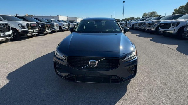 Volvo S60 Vehicle Full-screen Gallery Image 05