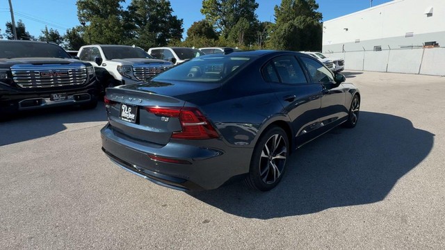 Volvo S60 Vehicle Full-screen Gallery Image 11