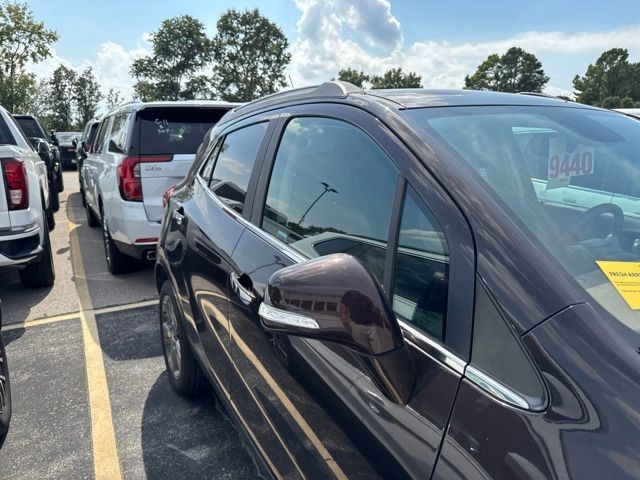 Buick Encore Vehicle Full-screen Gallery Image 09