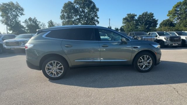 Buick Enclave Vehicle Full-screen Gallery Image 02