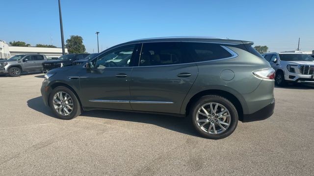 Buick Enclave Vehicle Full-screen Gallery Image 07
