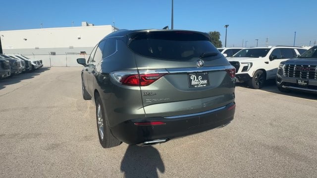 Buick Enclave Vehicle Full-screen Gallery Image 08