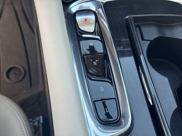 Buick Enclave Vehicle Full-screen Gallery Image 16