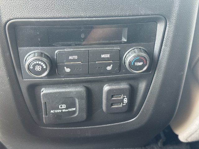Buick Enclave Vehicle Full-screen Gallery Image 22