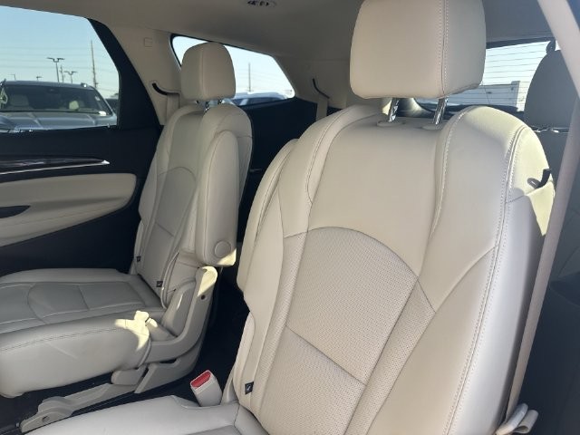 Buick Enclave Vehicle Full-screen Gallery Image 26