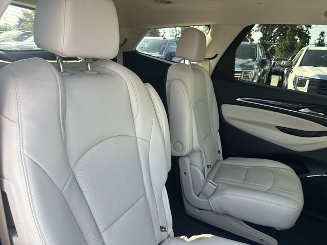 Buick Enclave Vehicle Full-screen Gallery Image 28