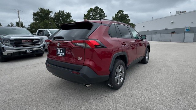 Toyota RAV4 Vehicle Full-screen Gallery Image 11