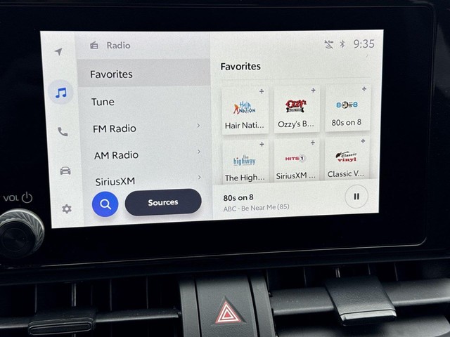 Toyota RAV4 Vehicle Full-screen Gallery Image 17