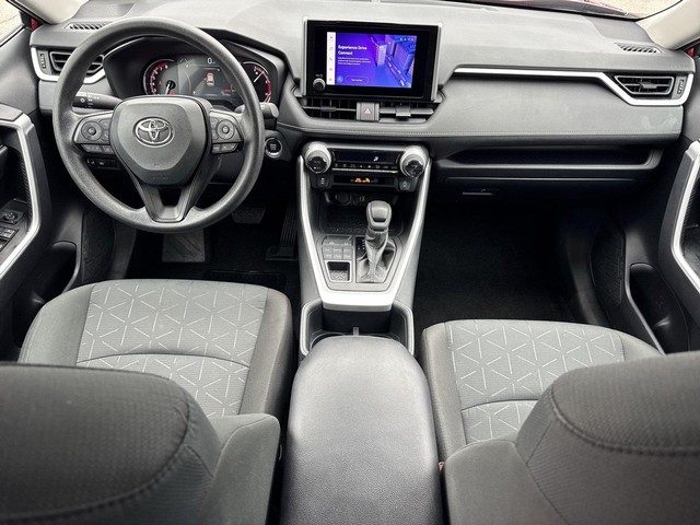 Toyota RAV4 Vehicle Full-screen Gallery Image 23