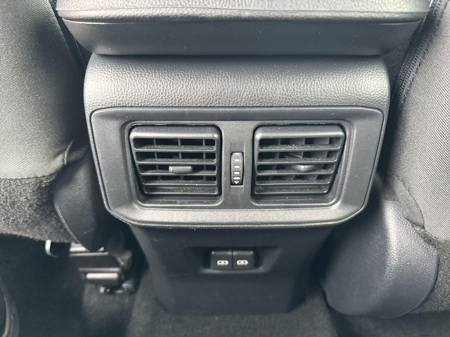 Toyota RAV4 Vehicle Full-screen Gallery Image 24