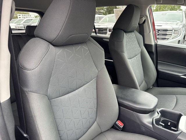 Toyota RAV4 Vehicle Full-screen Gallery Image 30