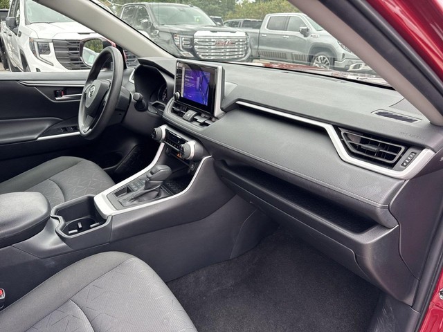 Toyota RAV4 Vehicle Full-screen Gallery Image 31