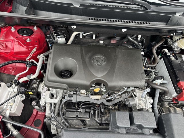 Toyota RAV4 Vehicle Full-screen Gallery Image 32