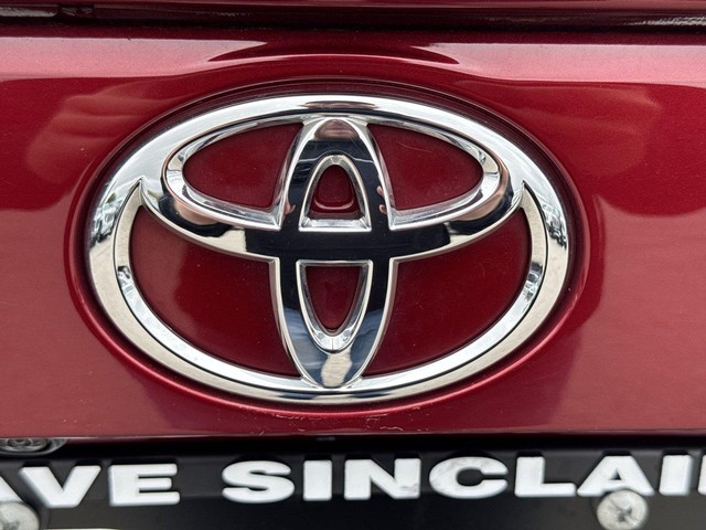 Toyota RAV4 Vehicle Full-screen Gallery Image 33