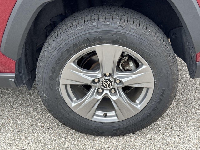 Toyota RAV4 Vehicle Full-screen Gallery Image 35