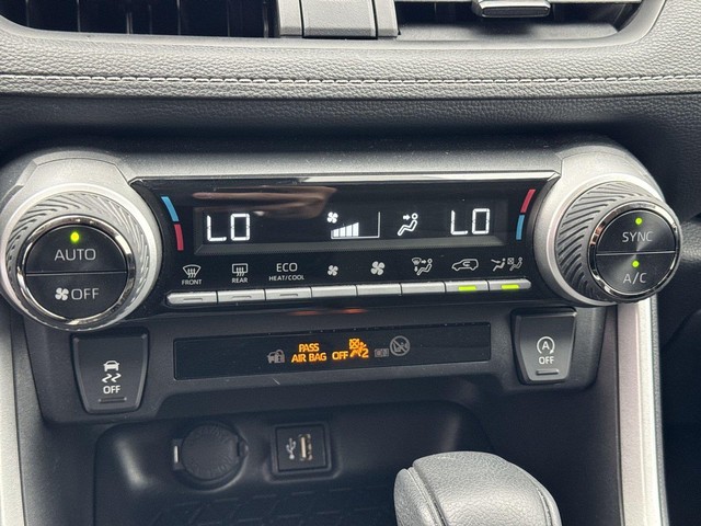 Toyota RAV4 Vehicle Full-screen Gallery Image 37