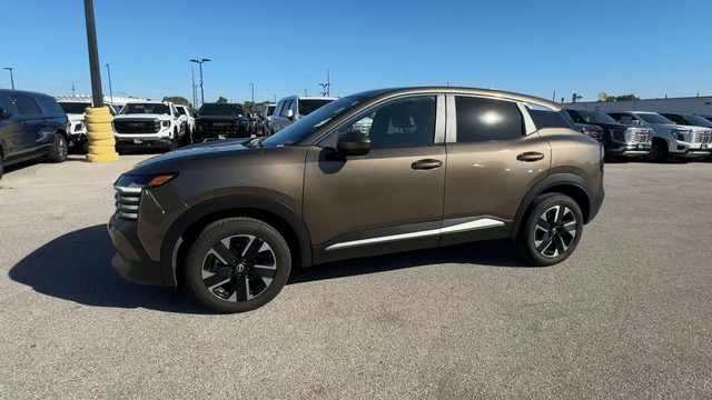 Nissan Kicks Vehicle Full-screen Gallery Image 07