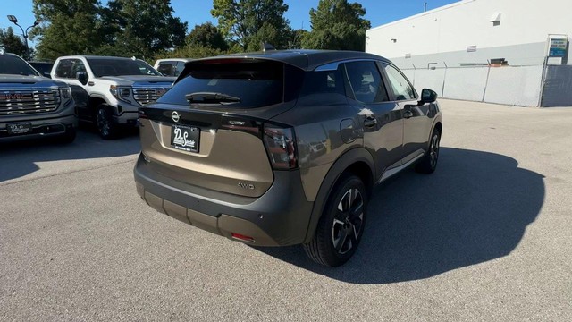 Nissan Kicks Vehicle Full-screen Gallery Image 11