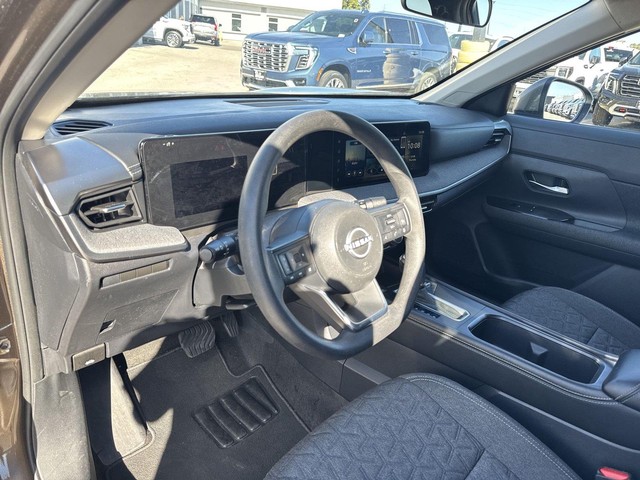 Nissan Kicks Vehicle Full-screen Gallery Image 13
