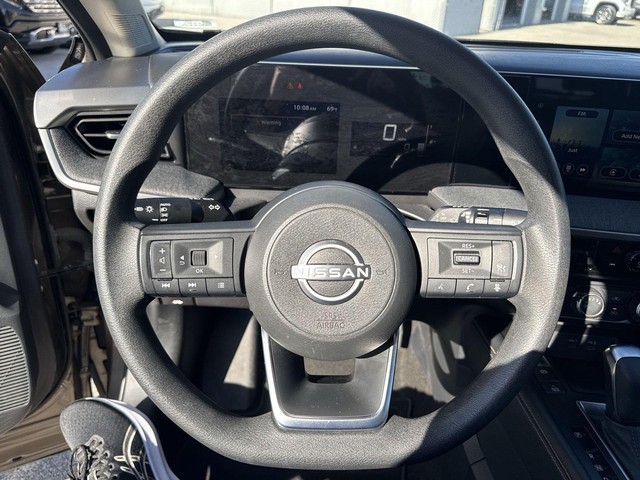 Nissan Kicks Vehicle Full-screen Gallery Image 14