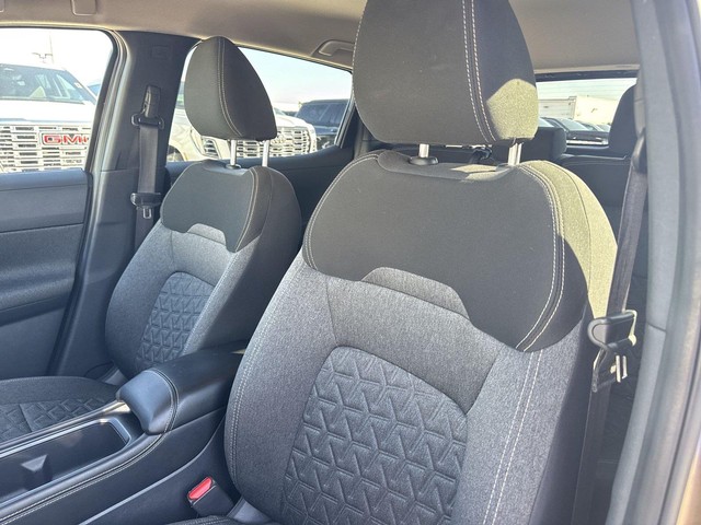 Nissan Kicks Vehicle Full-screen Gallery Image 22