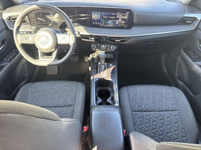 Nissan Kicks Vehicle Full-screen Gallery Image 23