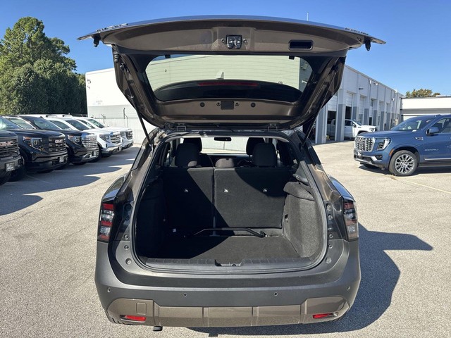 Nissan Kicks Vehicle Full-screen Gallery Image 27