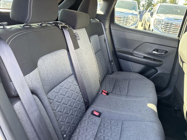 Nissan Kicks Vehicle Full-screen Gallery Image 28