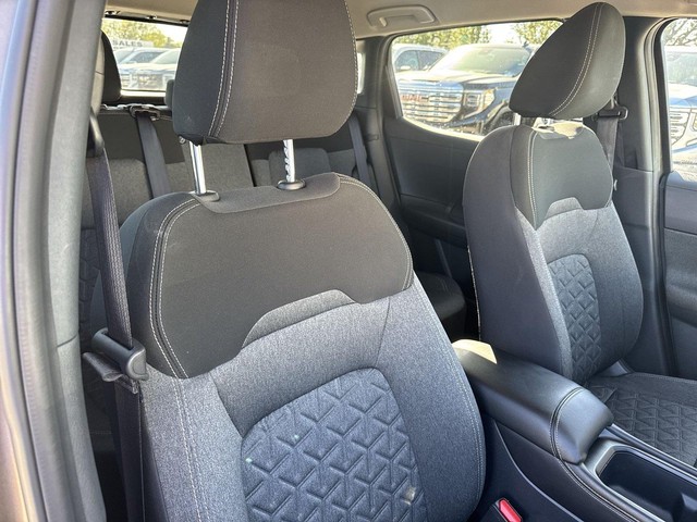 Nissan Kicks Vehicle Full-screen Gallery Image 29