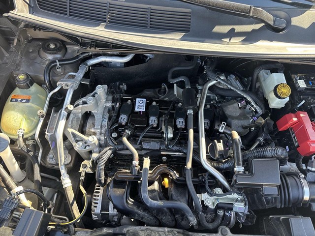 Nissan Kicks Vehicle Full-screen Gallery Image 31