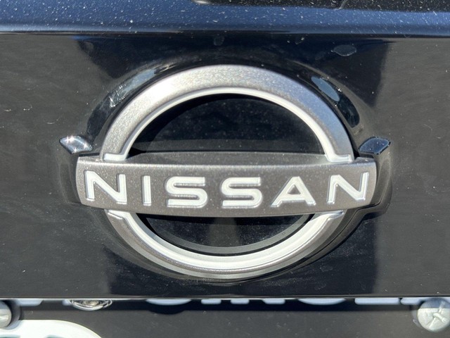 Nissan Kicks Vehicle Full-screen Gallery Image 32