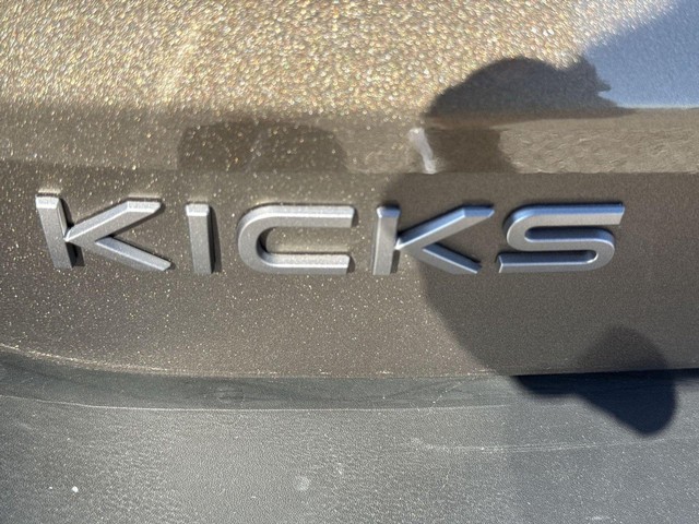 Nissan Kicks Vehicle Full-screen Gallery Image 33