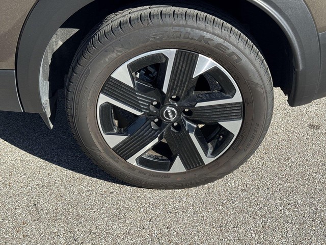 Nissan Kicks Vehicle Full-screen Gallery Image 34