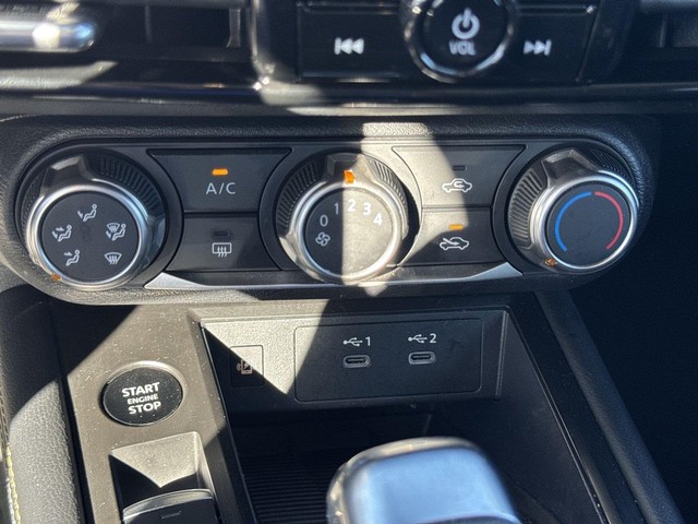 Nissan Kicks Vehicle Full-screen Gallery Image 36