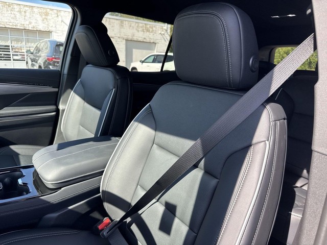 Buick Enclave Vehicle Full-screen Gallery Image 11