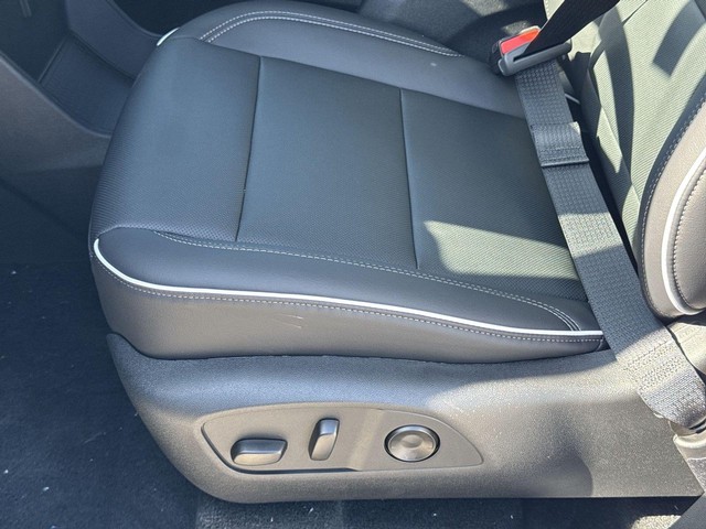 Buick Enclave Vehicle Full-screen Gallery Image 12