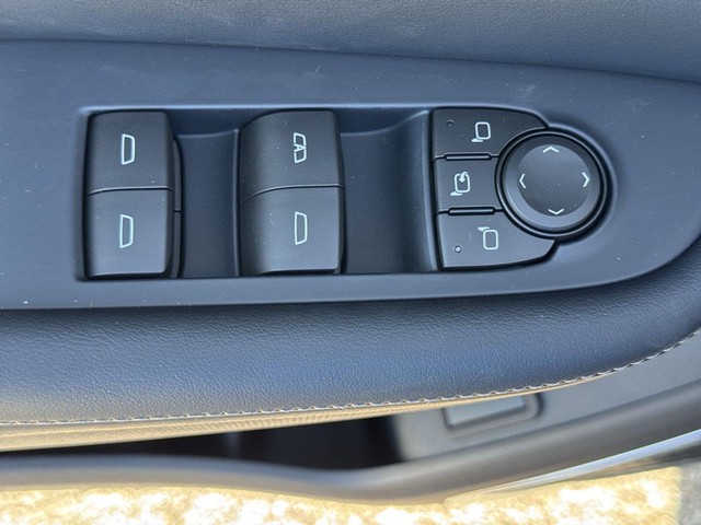 Buick Enclave Vehicle Full-screen Gallery Image 13
