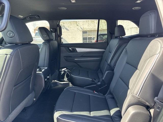 Buick Enclave Vehicle Full-screen Gallery Image 22