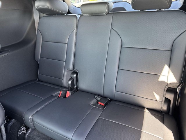 Buick Enclave Vehicle Full-screen Gallery Image 23