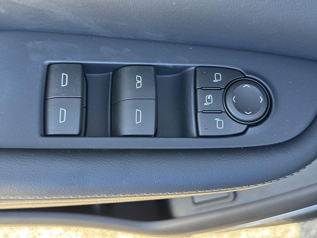 Buick Enclave Vehicle Full-screen Gallery Image 13