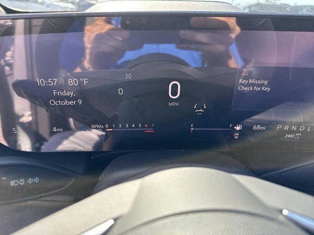 Buick Enclave Vehicle Full-screen Gallery Image 15