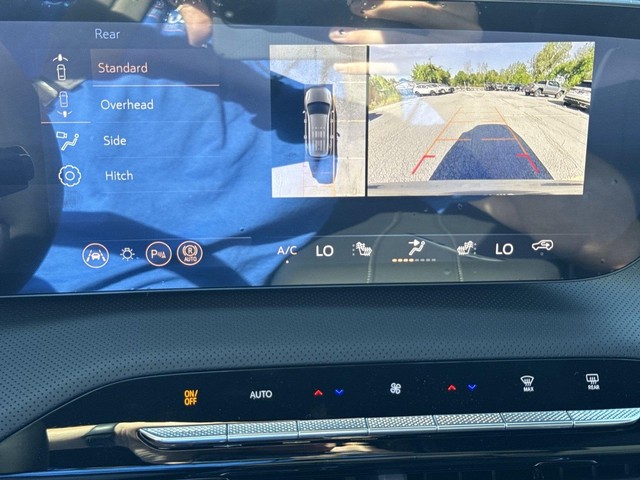 Buick Enclave Vehicle Full-screen Gallery Image 17
