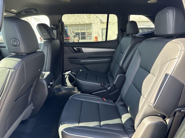 Buick Enclave Vehicle Full-screen Gallery Image 22