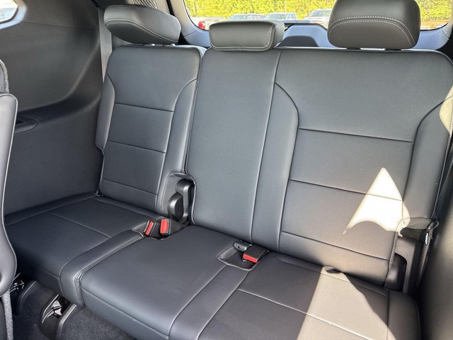 Buick Enclave Vehicle Full-screen Gallery Image 23