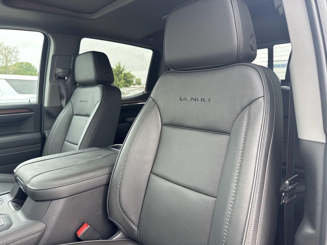 GMC Sierra 1500 Vehicle Full-screen Gallery Image 11