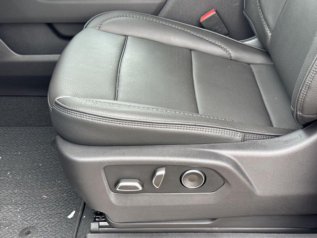 GMC Sierra 1500 Vehicle Full-screen Gallery Image 12