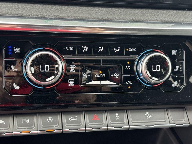 GMC Sierra 1500 Vehicle Full-screen Gallery Image 19