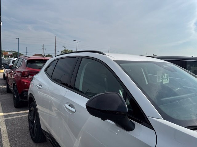 Buick Envision Vehicle Full-screen Gallery Image 10