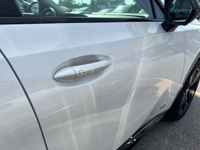 Buick Envision Vehicle Full-screen Gallery Image 15