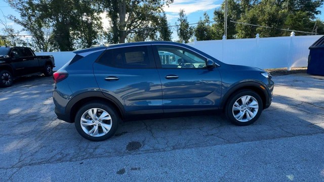 Buick Encore GX Vehicle Full-screen Gallery Image 02